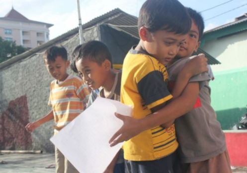 Yogyakarta - Voetje van de vloer spelen