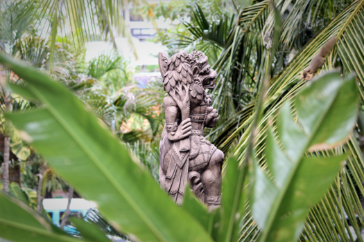 Bali - Kuta; Tuin achter het hotel.