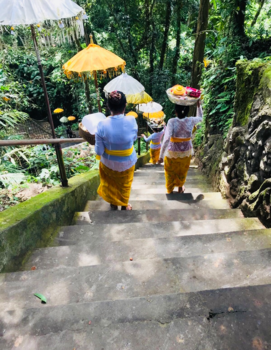 Bali - Traditional ladies at the Kanto Lampo waterfall