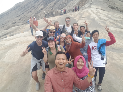 Java - Making friends on mount Bromo in Java