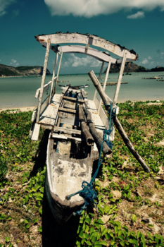 Lombok - Abandoned fishing boat