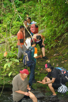 Bali - Tracking bij Medewi, bloedzuigers verwijderen