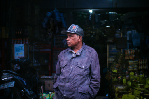 Sumatra - Waiting for the rain to stop