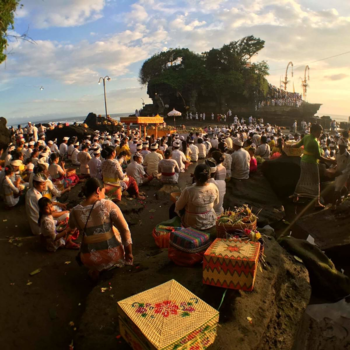 Pura Tanah Lot - Epic Tanah Lot ritual