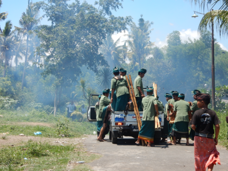 Bali - Opweg naar een Balinese crematie