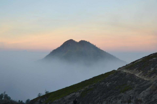 Java - Uitzicht vanaf vulkaangebergte Ijen