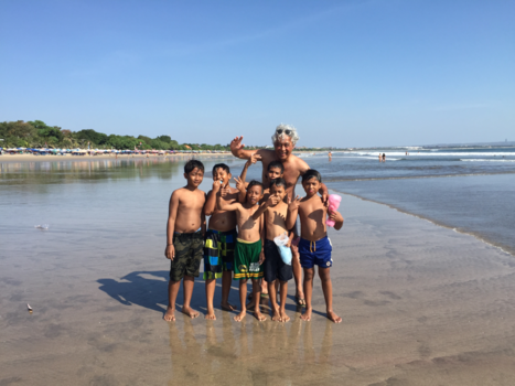 Bali - Dankbare kinderen die blij zijn met een lach.