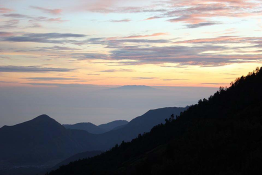 Lombok - Mount Rinjani - uitzicht op Mount Batur