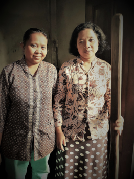 Rondreis Java - Lieve dames op de plantage in Kalibaru