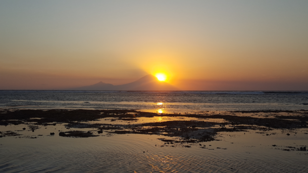 Gili-eilanden - Zonsondergang op Lombok met uitzicht op Bali!