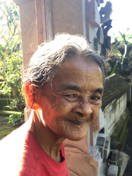 Rondreis Indonesië in vier weken - Kijk dan toch wat een geweldige vrouw, deze vrouw zal ons altijd bijblijven!!