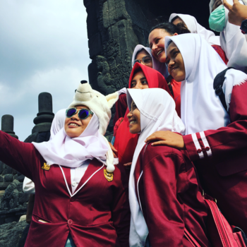 Java - Plezier met Pasen bij de Prambanan Hindoetempel in Jogjakarta met deze Moslim meisjes