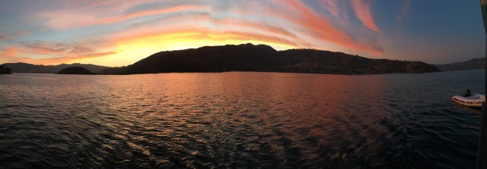 Flores - Zonsopgang bij Komodo