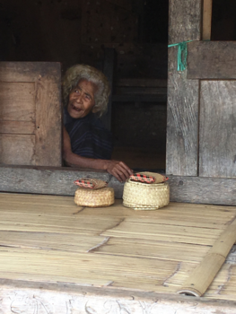 Flores - Bewoonster lokaal dorpje Midden Flores