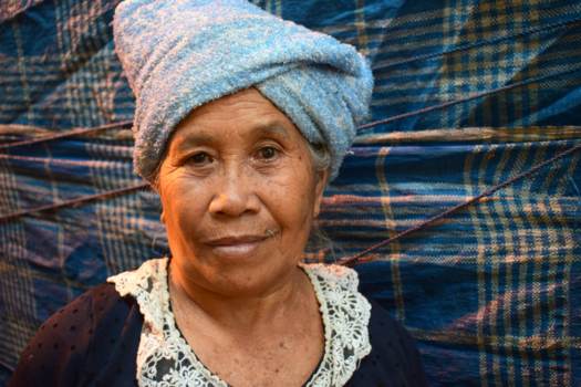 Rondreis Bali & Lombok - Balinese marktvrouw, die ons stiekem meer fruit gaf dan waar we om vroegen