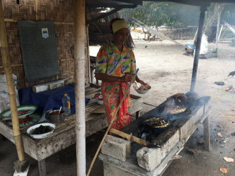 Lombok - Verse vis eten aan het strand