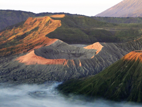Java - Zonsopgang boven de krater Bromo