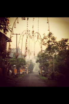 Rondreis Bali & Lombok - Versierde straat