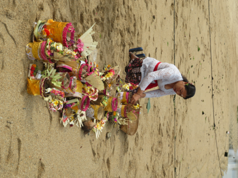 Bali - Offeren op het strand