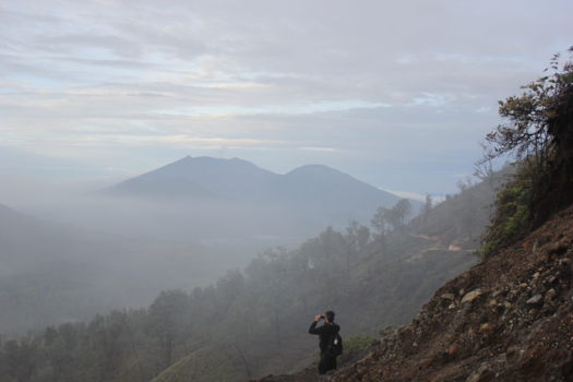 Ijen Krater - Morgenmist omhult Kawah Ijen