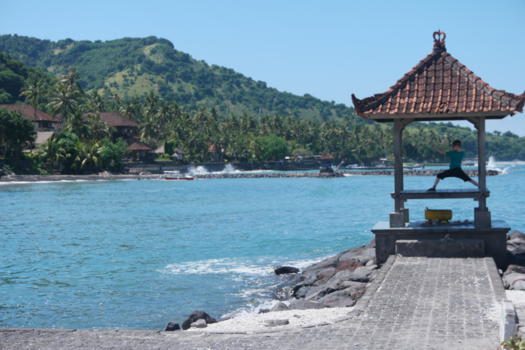 Candidasa - Mijn Zoon in een karate pose op Bali