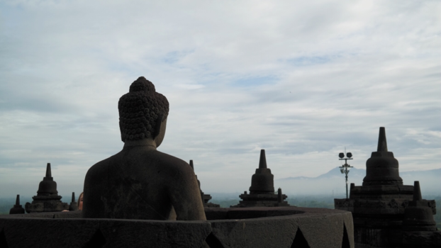 Borobudur - Contour buddha