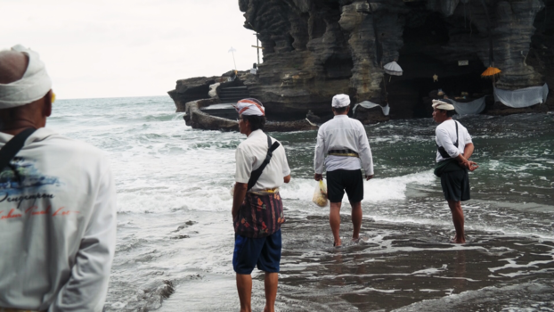 Pura Tanah Lot - Door hoogwater naar de tempel