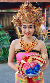 Bali - Balinese in traditionele klederdracht