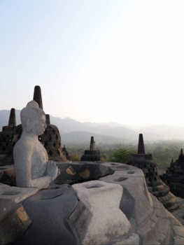 Yogyakarta - Serene rust op de Borobudur