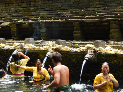 Bali - Bij een beroemde tempel