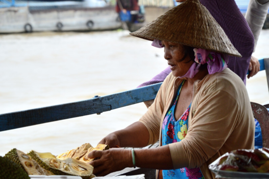 Flores - Floating fruitmarket Vietnam