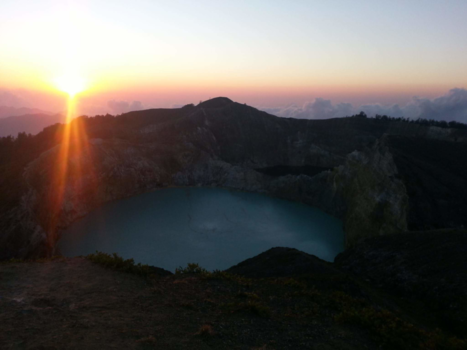 Flores - Kelimutu sunrise