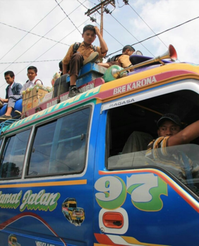 Sumatra - Busje komt zo...