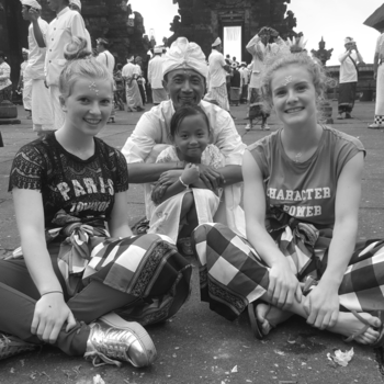 Bali - Vrienden gemaakt bij gebedsceremonie