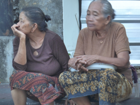 Bali - Wachten op de parade in Sanur, duurt alleen wat lang!