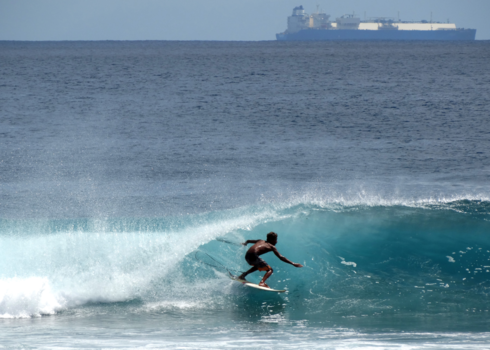 Lombok - Surfen met een vrachtschip