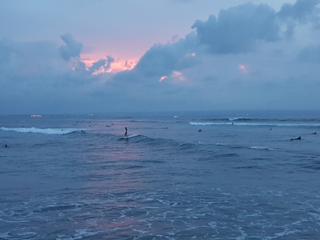 Bali - Olds man, surfergirl