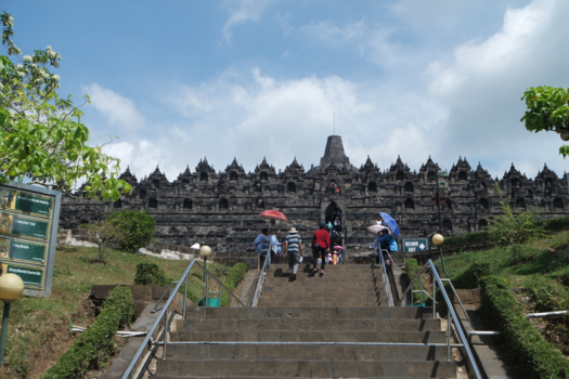 Borobudur - trapje op , trapje af