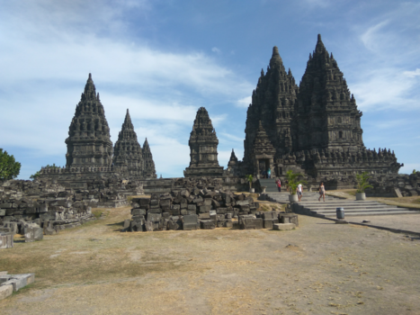 Borobudur - Ook dezelfde dag naar Prambanan geweest , wederom rustig