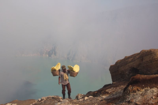 Java - Zwaveldragers bij Ijen