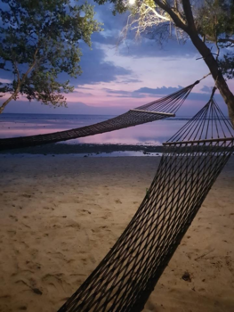 Gili-eilanden - Heerlijk op een hangmat tijdens avondiner