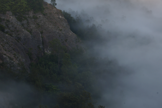 Flores - Flores - 4-kleuren meer inde ochtend - mist over het water