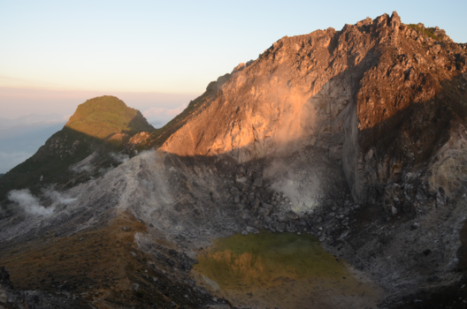 Sumatra - Bovenop de vulkaan