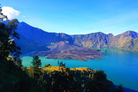 Lombok - Eerste krater bij trekking Mount Rinjani
