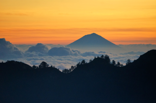 Lombok - Zonsondergang vanaf tweede krater Mount Rinjani
