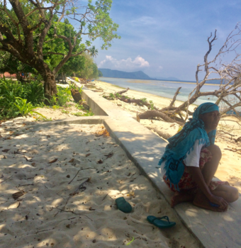 Molukken - Love this picture of my aunt at Aboru.