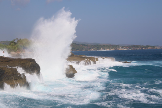 Rondreis Indonesië in vier weken - Devil tears
