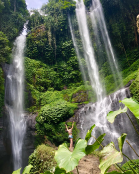 Bali - Dochter als een openslaande bloem