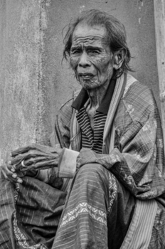 Rondreis Bali - Oude man uit Penglipuran