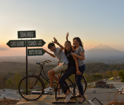 Yogyakarta - Fietsend zonsondergang tegemoet @Tebing Breksi